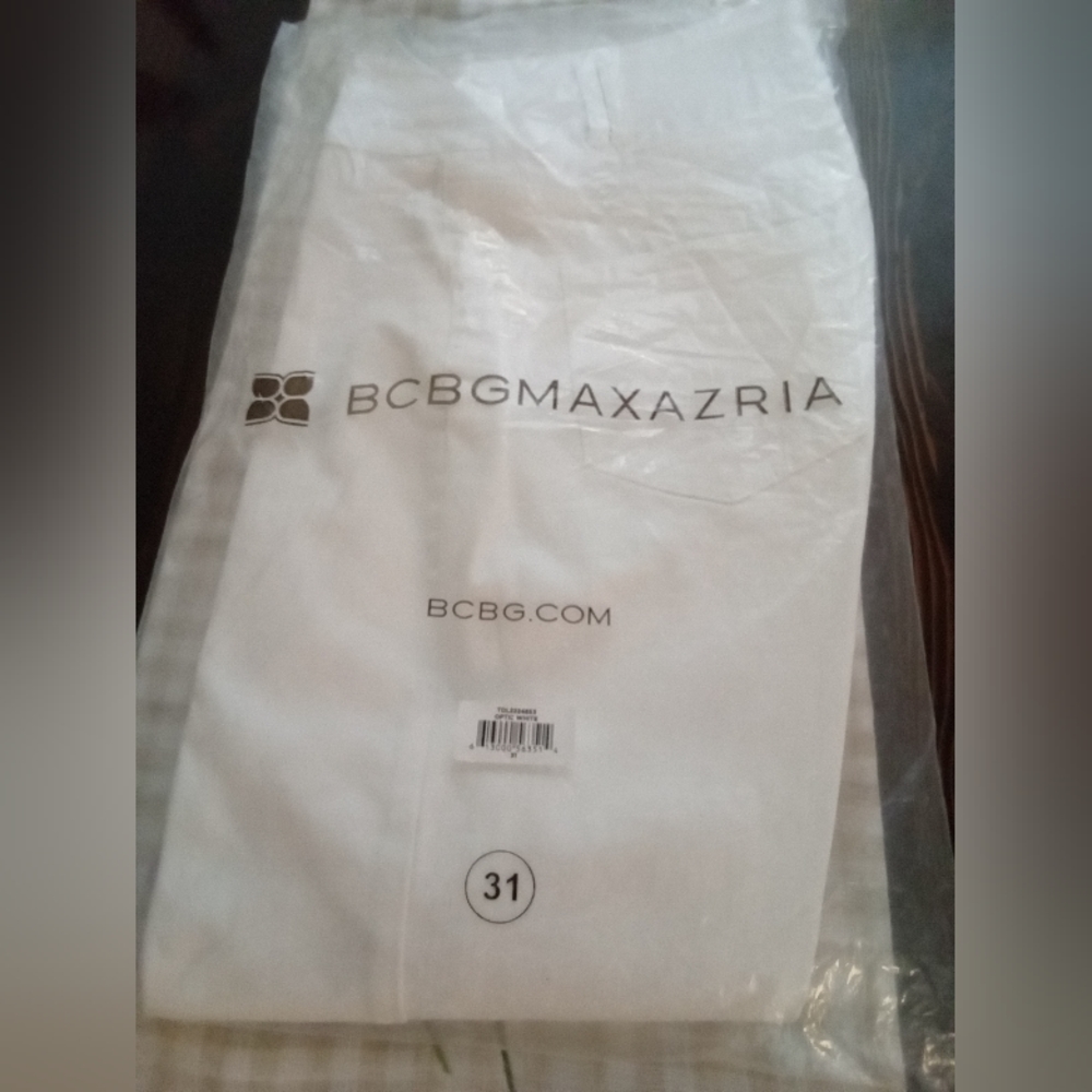White BCBGMAXAZRIA 31W JEANS
